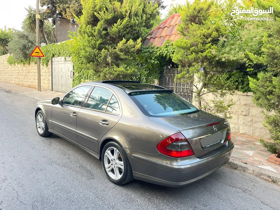 مرسيدس E200 فل كامل بانوراما موديل 2007