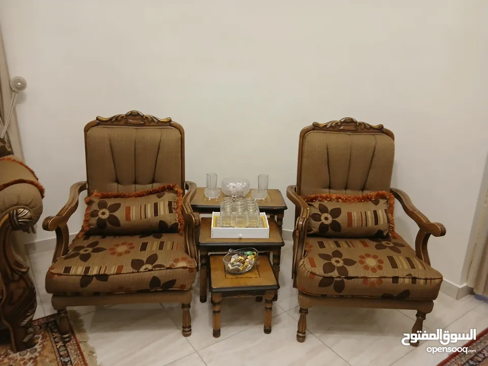 طقم كنب وطاولات