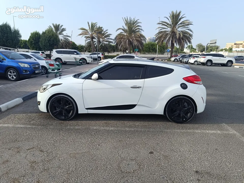 Veloster Hyundai GCC specs Sunroof cruise control