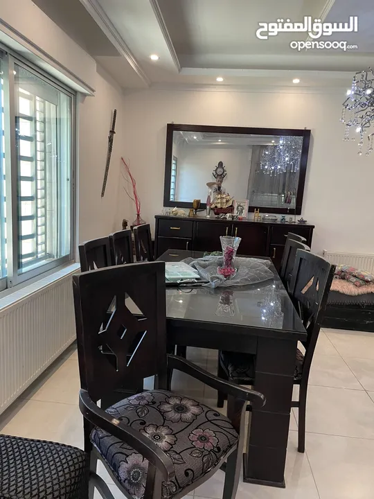طقم كنب + طاوله سفره مع 8 كراسي + بوفيه مع مرايه + 3 طاولات وسط