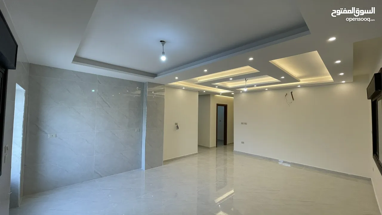 شقة طابق ثاني للبيع في شارع الجامعة الاردنية من المالك مباشرة