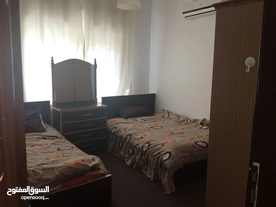 شقة فارغة - الجبيهة - 3نوم - قرب الخدمات العامة