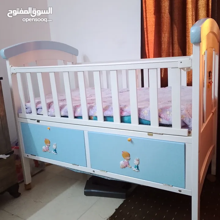 تخت اطفال مستعمل بحال الوكاله