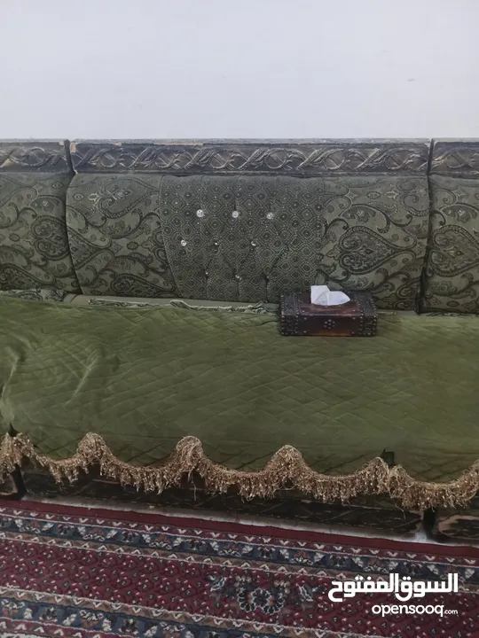 طقم كنب كبير لون زيتي مستعمل