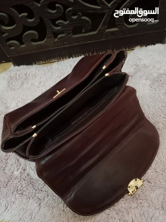 Valentino bag, 100% genuine leather, made in Italy  شنطة فالنتينو جلد اصلي طبيعي 100 ٪