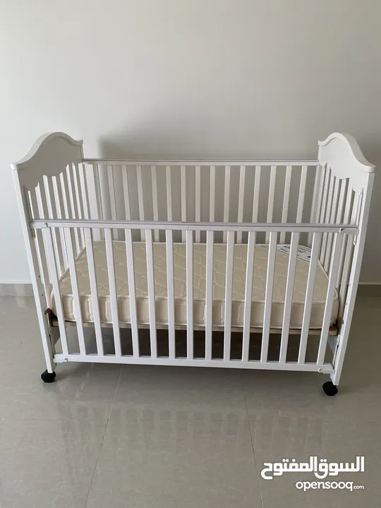 سرير للاطفال جونيرز مع المرتبة Juniors Charlotte Height Adjustable Baby  Crib with Mattress