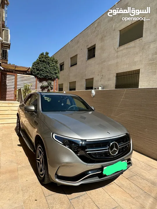 مرسيدس EQC 400 موديل 2022 - عداد 14 ألف كم فقط - بحالة الوكالة-البيع لظروف السفر