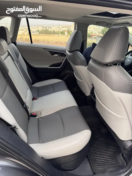 Toyota RAV4 XLE 2024