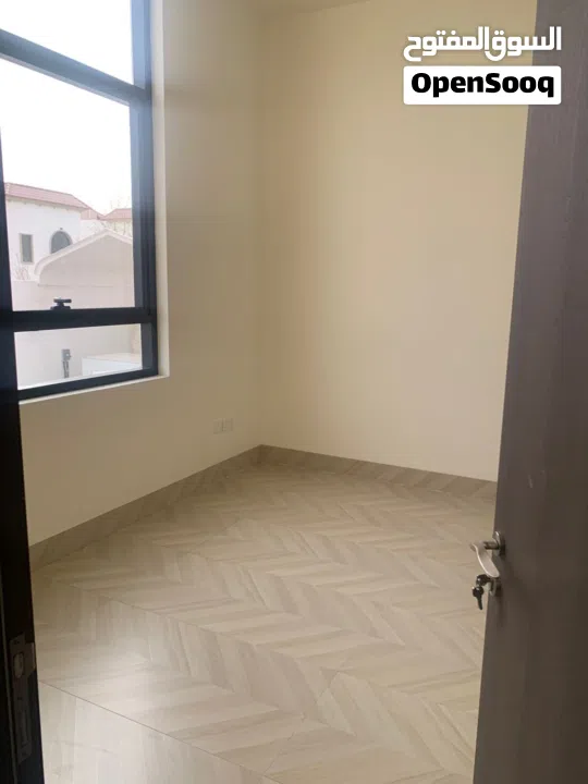 فيلا 6 غرف ماستر للبيع جاهز للسكن بسعر مميز  تشطيبات مودرن باركنج مغطي منطقه الريمان 2