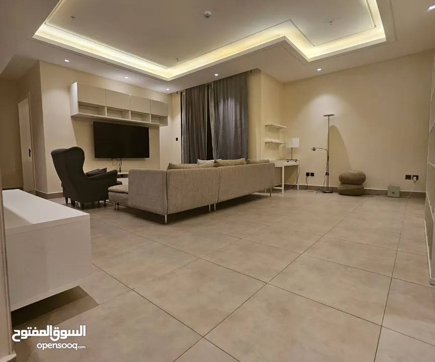 شقق شقة للايجار الرياض حي الملقا  ثلاث غرفة  صالة  مطبخ  ثلاث حمامات  الشقة مفروشة بلكامل  السعر 35