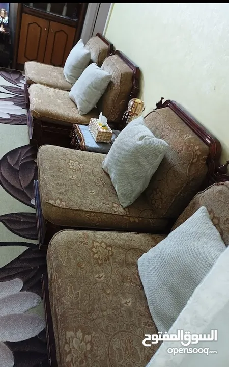اثاث مستعمل طقم كنب 9 مقاعد مع بوفيه 3 قطع وطاولة تلفاز وطاولة زاوية