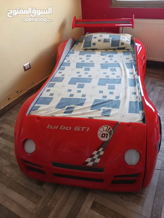 غرفة نوم أطفال صناعه تركية  (شكل سيارة)