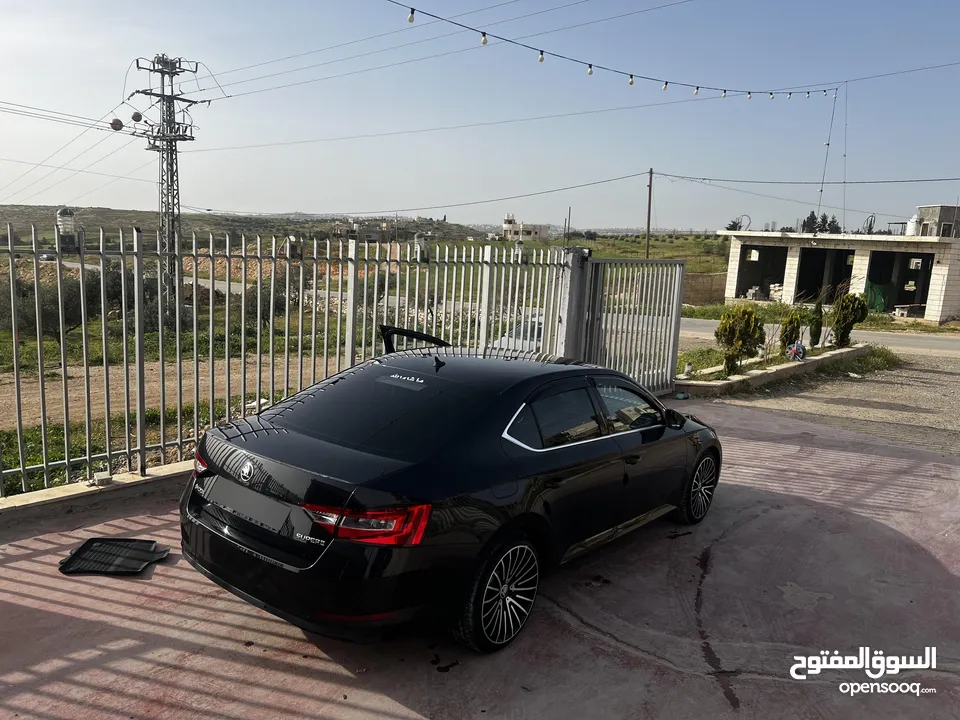 سكودا سوبيرب 2018للبيع المحرك ديزل 2000 ماشية 89الف  بلاك اديشن  جنط 19ايد اولى  ترخيص وتأمين جديد