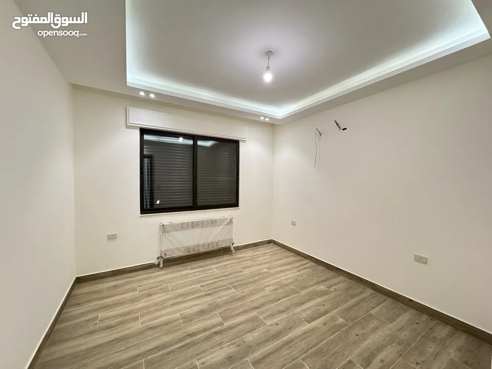 شقة مميزة للبيع طابق ثاني مساحة 230م بخلدا بتشطيبات مميزة (مشروع 115)