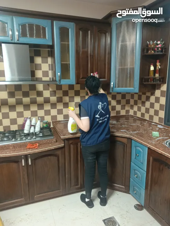شركة royal cleaning لخدمات التنظيف الشاملة للمنازل والمؤسسات والشركات والمنازل حديثة البناء .