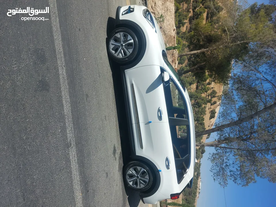 2022  كهرباKia niro