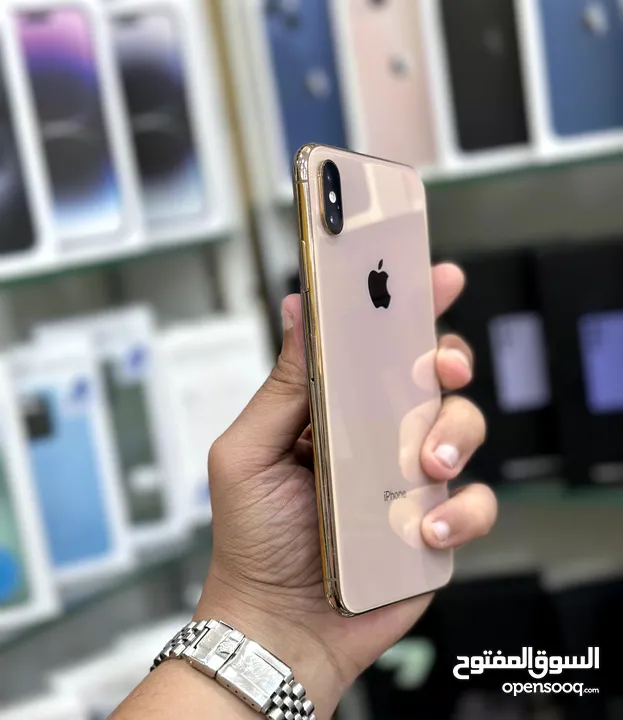 عرض خاص : iPhone xs max 256gb هواتف نظيفة جدا بدون اي مشاكل مع ضمان و ملحقات و بأقل سعر من دكتور فون