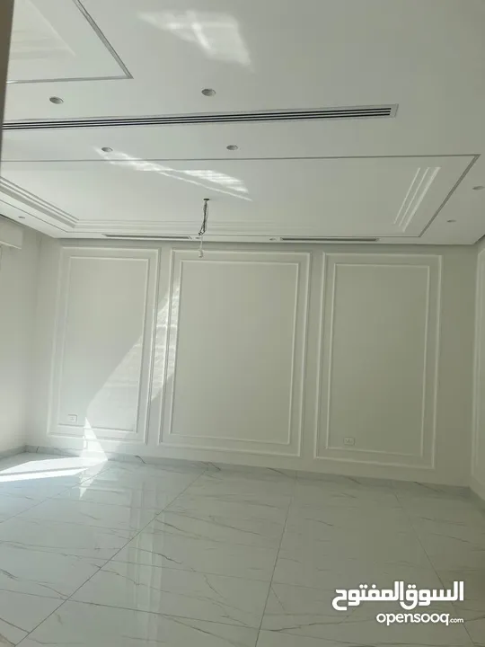 فيلا فخمه للبيع من المالك مباشرة منطقة دابوق  سكن أ خاص. على تله عاليه بمواصفات عالية الجودة