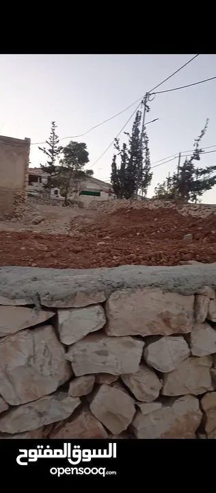 للبيع ارض 800 متر في الشواورة مع منزل صغير