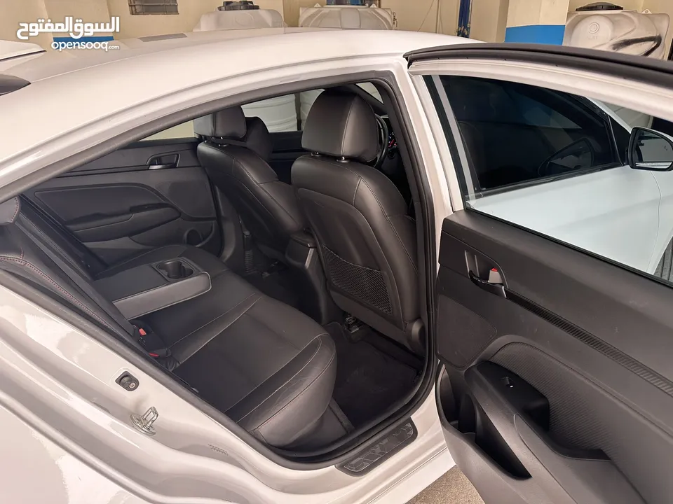 2019 Elentra Turbo.