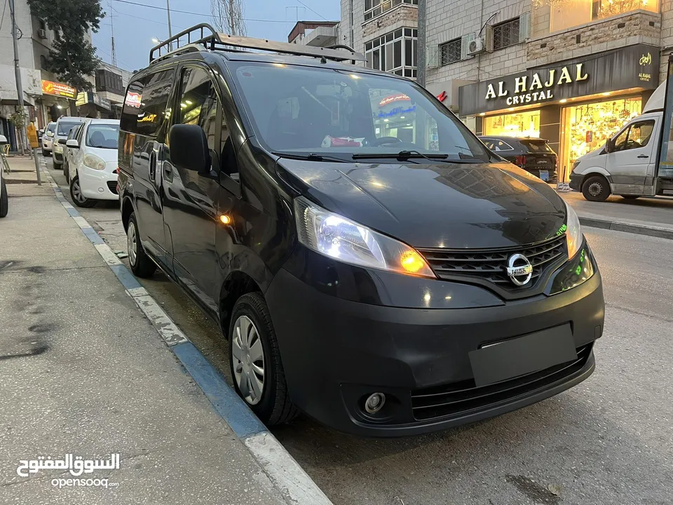 باص نيسان nv 200 ..6 ركاب