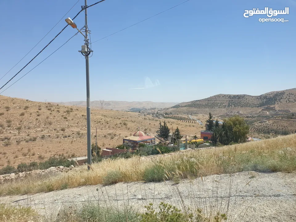 خمس دونمات في بيرين على شارعين بسعر مغري لفيلا او مزرعة