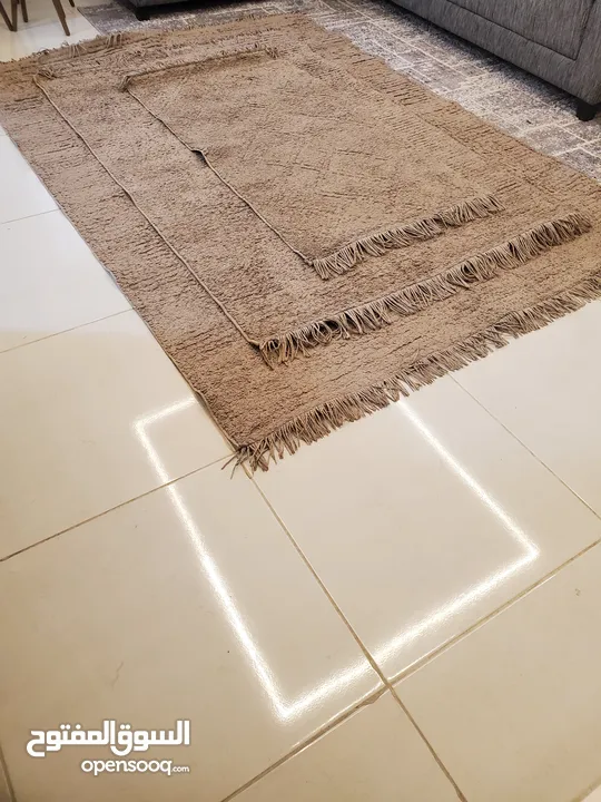 طقم سجاد تركي 3 قطع احجام مختلفة استخدام خفيف اصلي لون بيج اجمل لون  واجمل نقشة التركي سعر حررق