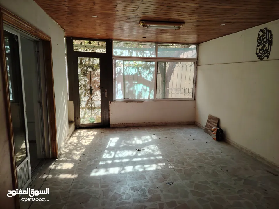 شقة أرضية للبيع ضاحية الأمير حسن