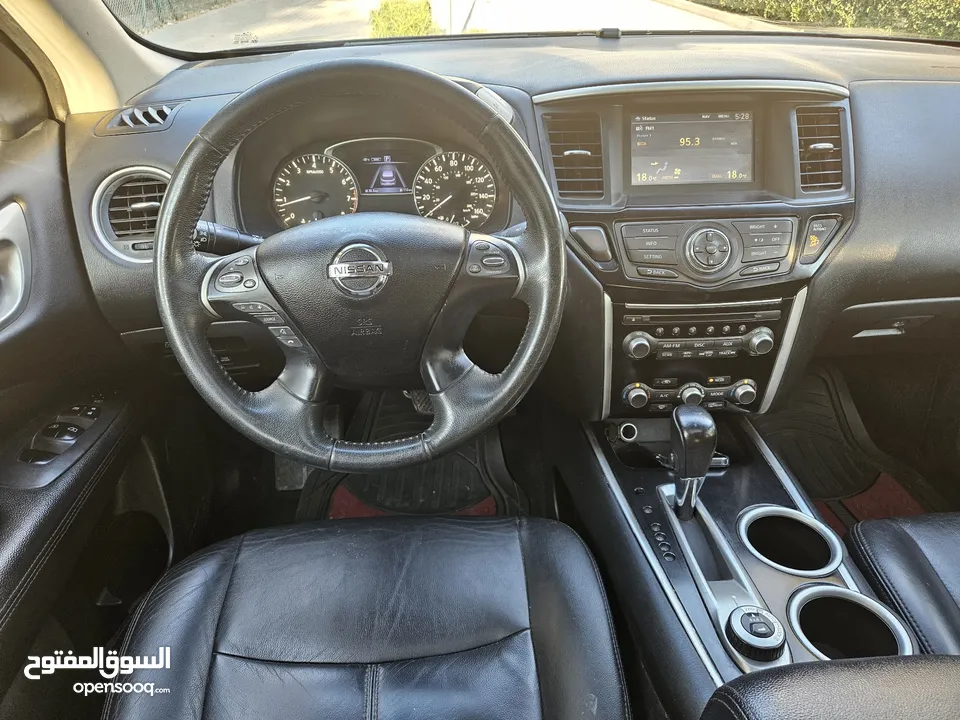 Nissan Pathfinder  4x4 2016