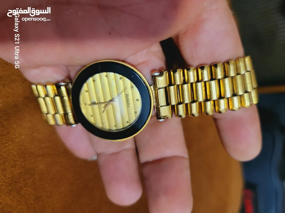 ساعات قديمه مخزنه