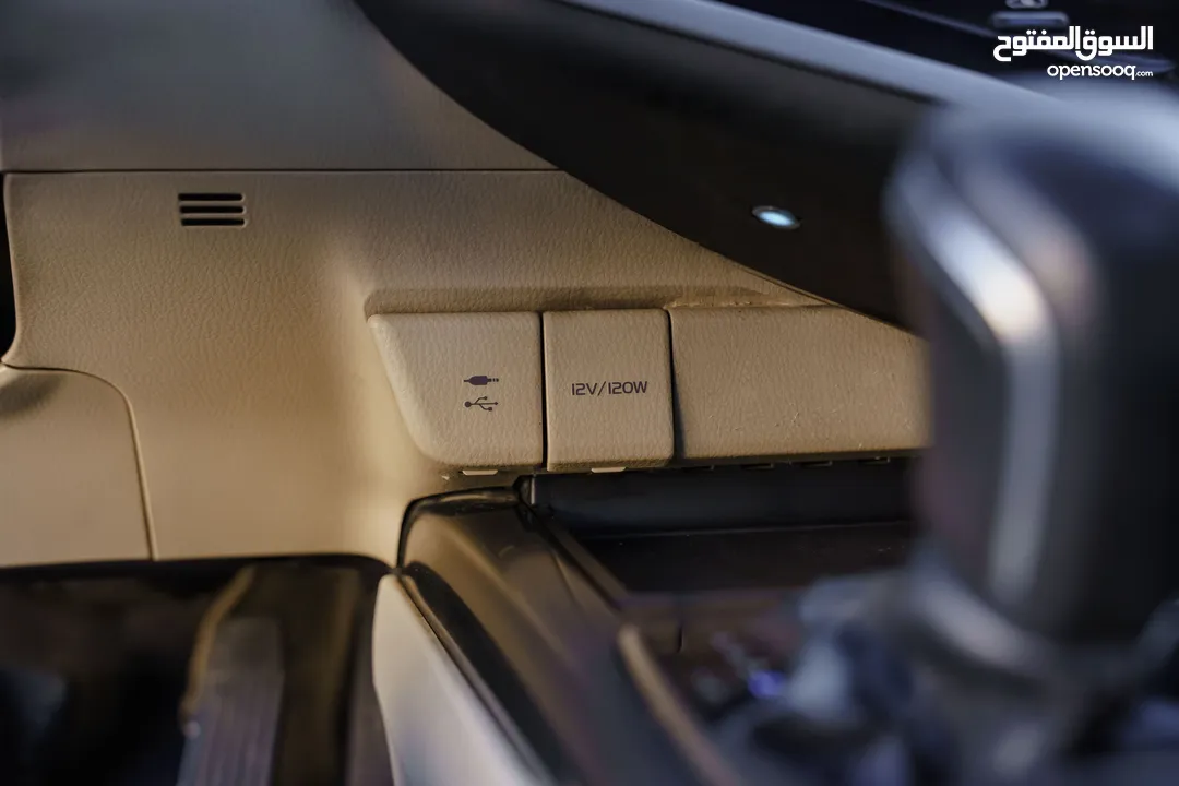 Toyota Camry GLE Hybrid 2019  تويوتا كامري GLE هايبرد  فل كامل مع فتحه