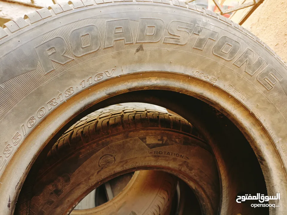 4  فرد طقم كاوتش عريض 285/60R/18 بحالة جيدة