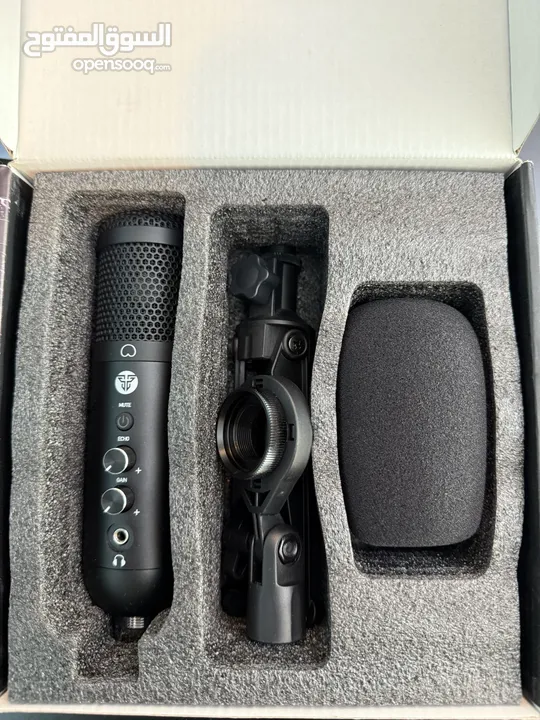 مايك احترافي  Fantech Leviosa MCX01 للبيع مناسب لصناعة المحتوى، والجيمنج. سهل الاستخدام