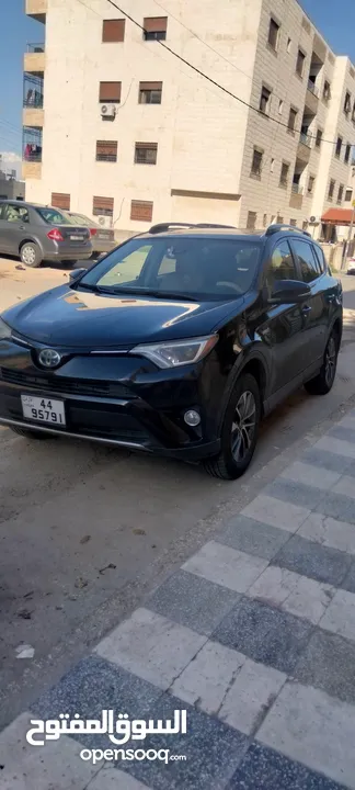 TOYOTA RAV4 XLE 2017  سبعة جيد . الدهان الاصلي . فتحة ثلاث حركات. صيانة حديثة