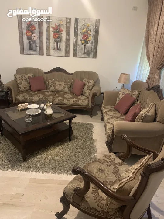 قطم كنبايات صالون بحالة جيدة جدا للبيع