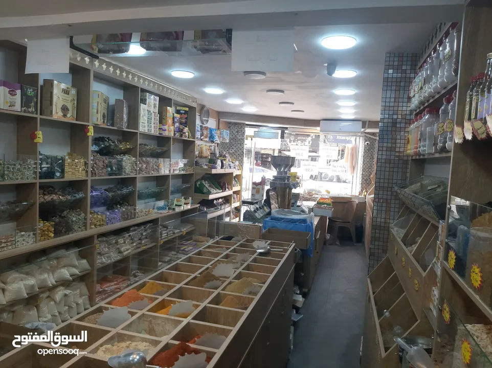محمص للبيع بكامل عدته وديكوره وبضاعته البيع بداعي السفر المحمص يعمل بشكل جيد وقابل للتطوير والتوسيعو