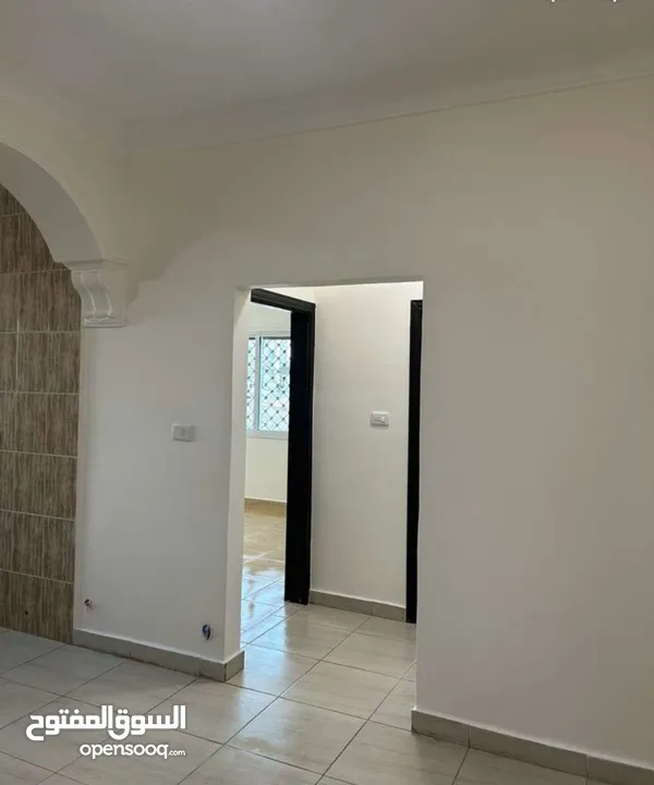 شقه فارغه للايجار الموقع شفا بدران الاجره 240