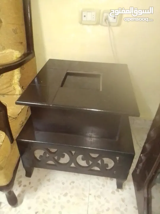 طقم طاولات الطاوله الكبيره بحاجه لغراء بس كما واضح بالصوره