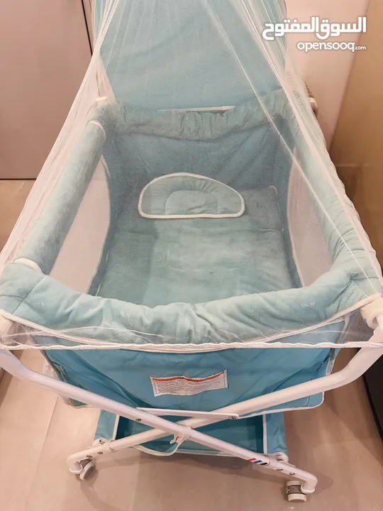 Baby movable cradle