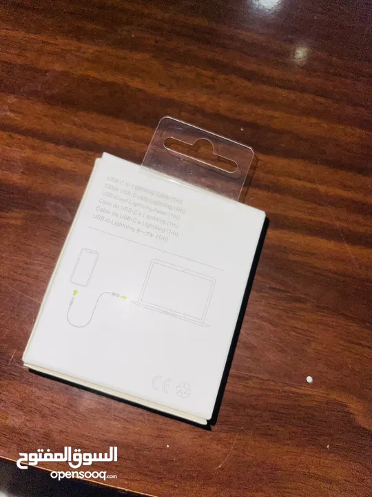 iPhone 12 promax 256 بطارية 87 شاشتو فيها شعر والضهر من عند الكاميرات مشعور الجهاز بحالة ممتازة
