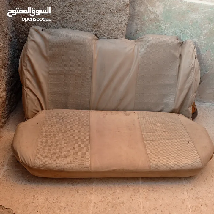 كرسي خلفي كيا ون الظهر خمس قطع بحاله جيده