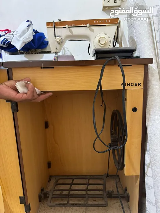 اثاث مع ماكينه خياطه للبيع