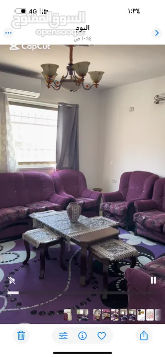 غرفة ضيوف كاملة كنب وطاولة وسجاد وعش وبرادي وثريا