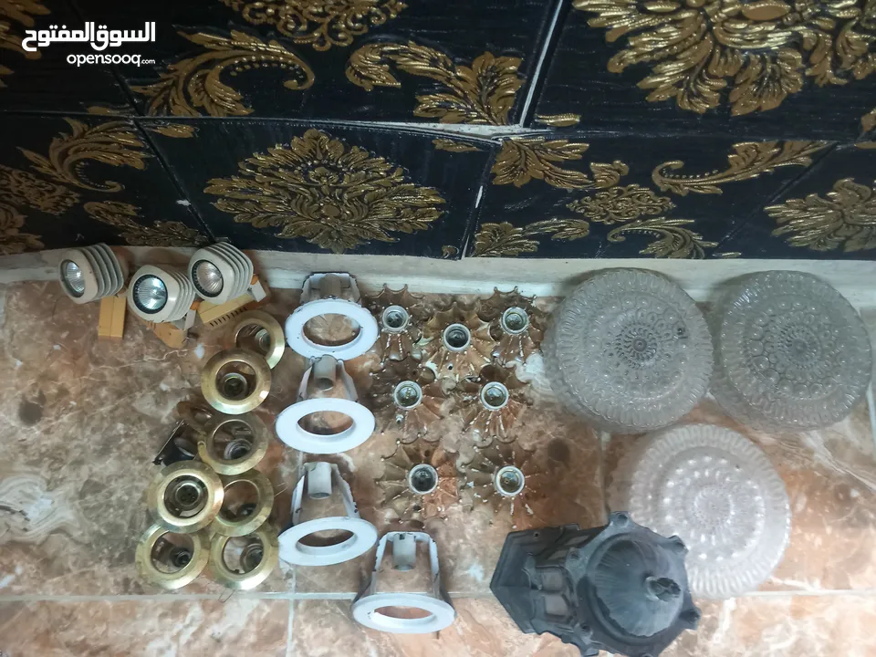 مواسير وقطع مواسير مختلفة للبيع