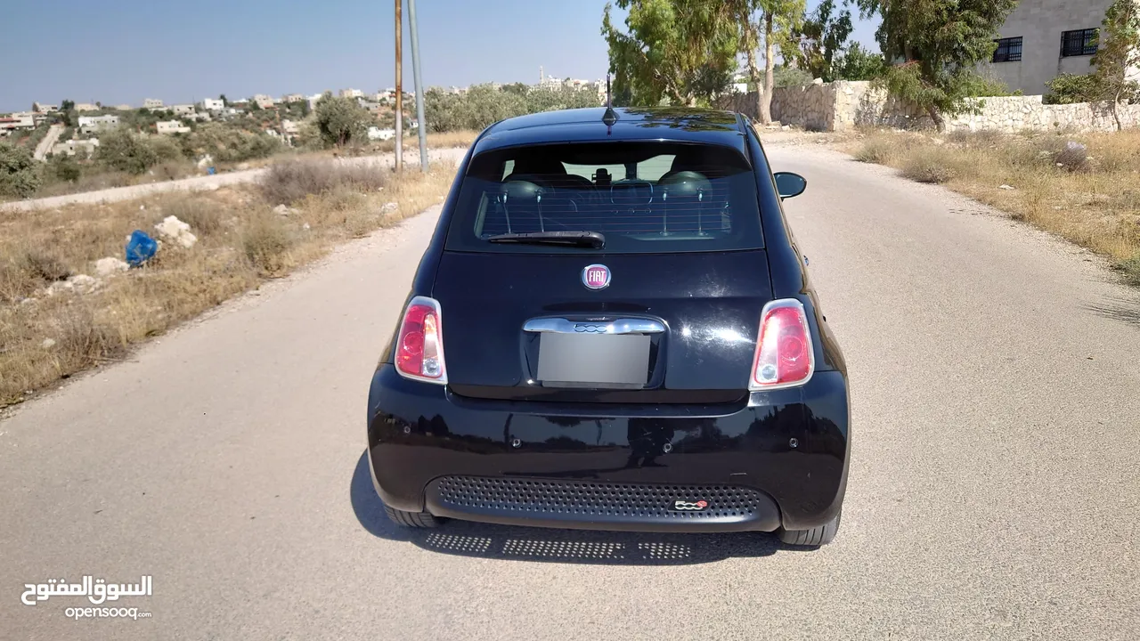 فيات 500e موديل 2017 لون اسود
