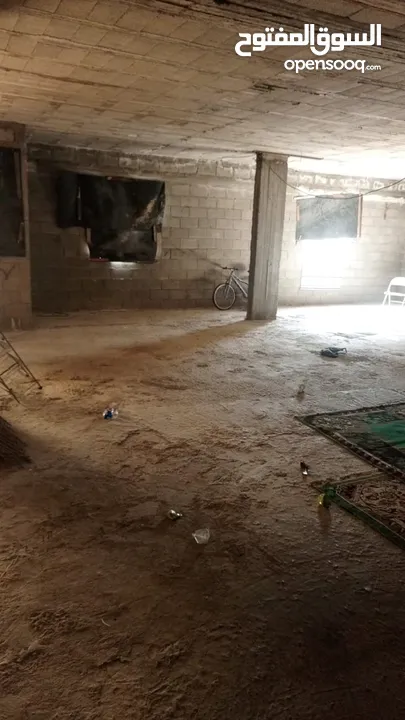 سقف مع شقتين مع محل تجاري