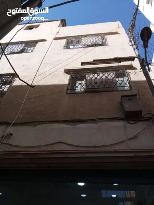 عمارة وسط السوق التجاري بين شارع السعادة وشارع الملك عبدالله