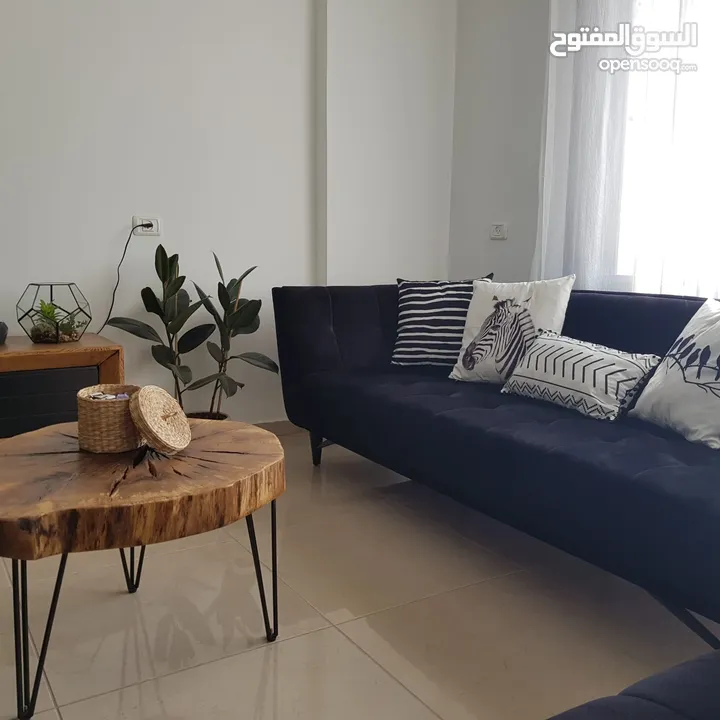 أثاث مستعمل بحالة جيدة (طقم كنبايات + طاولة سفره مع كراسيها + طاولة تلفزيون)
