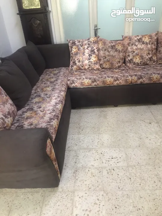 طقم كنب قطعتين كبار وقطعة ثنائية نظيف بحالة ممتازة