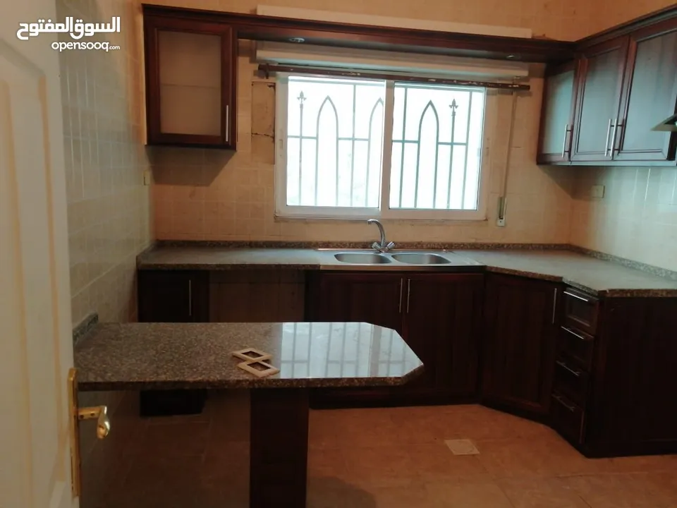 شقة أرضية مميزة للبيع في خلدا  - خلف السيفوي 91م مع حديقة وترسات 140م بسعر مغري